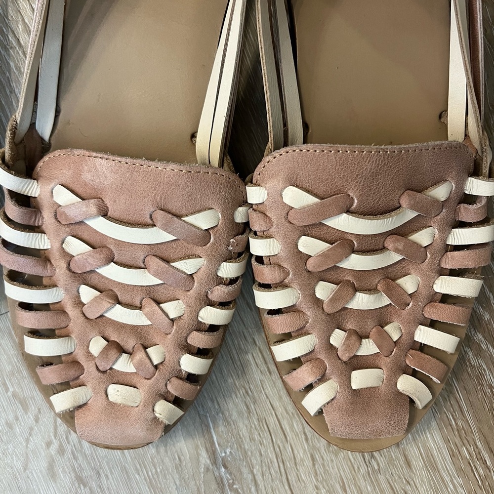 NISOLO Huarache Sandal - Women's size 10 - tan & white - nearly new!